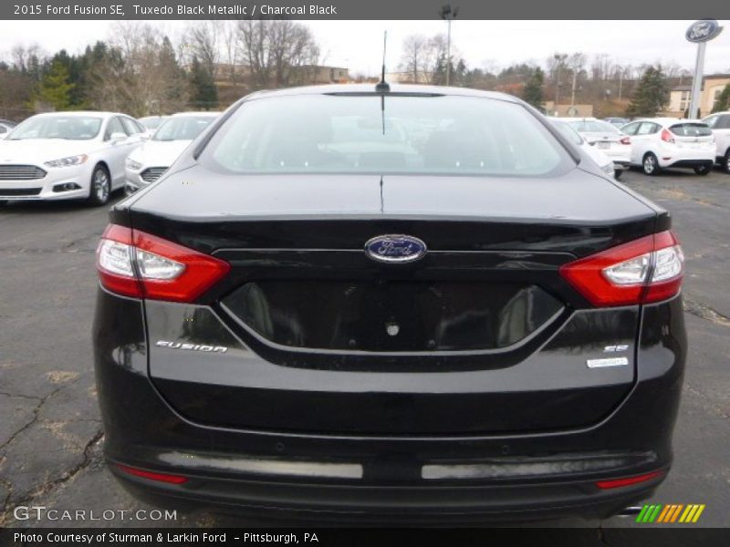 Tuxedo Black Metallic / Charcoal Black 2015 Ford Fusion SE