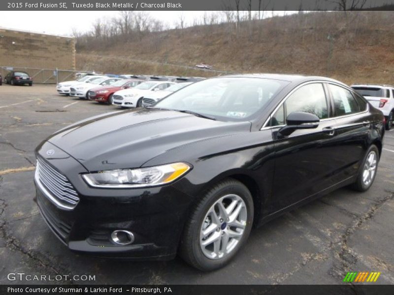 Front 3/4 View of 2015 Fusion SE