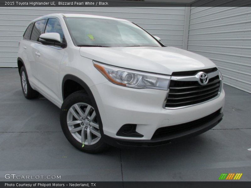 Front 3/4 View of 2015 Highlander LE