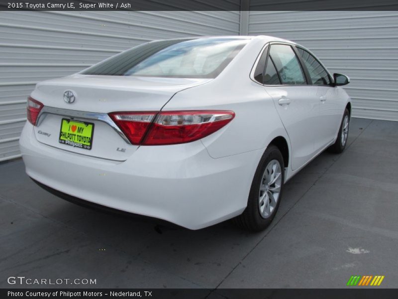 Super White / Ash 2015 Toyota Camry LE