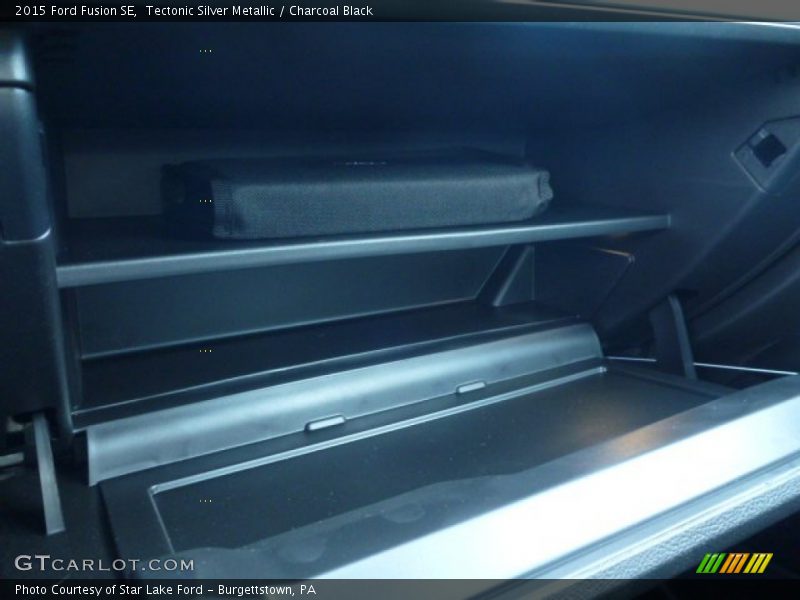 Tectonic Silver Metallic / Charcoal Black 2015 Ford Fusion SE