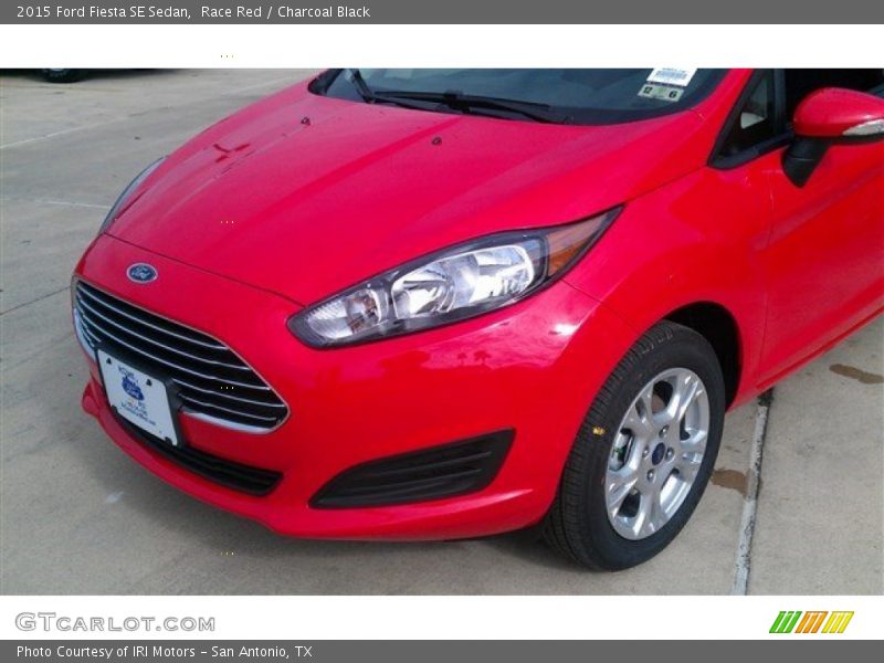 Race Red / Charcoal Black 2015 Ford Fiesta SE Sedan