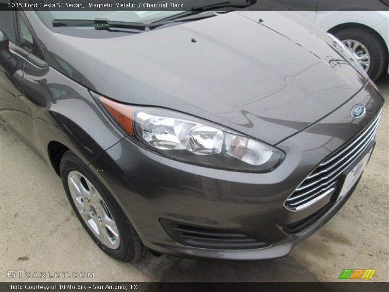 Magnetic Metallic / Charcoal Black 2015 Ford Fiesta SE Sedan