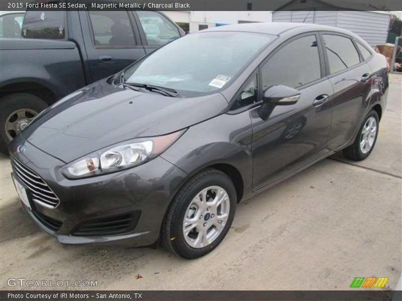 Magnetic Metallic / Charcoal Black 2015 Ford Fiesta SE Sedan