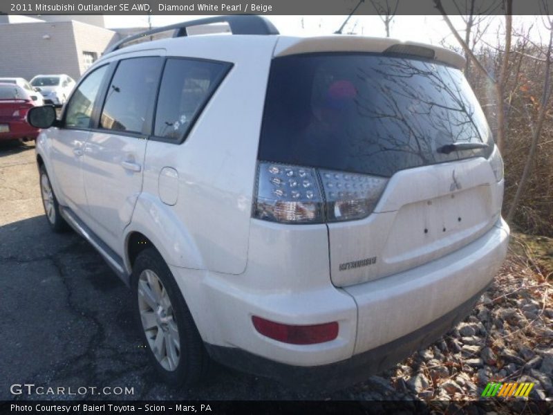 Diamond White Pearl / Beige 2011 Mitsubishi Outlander SE AWD