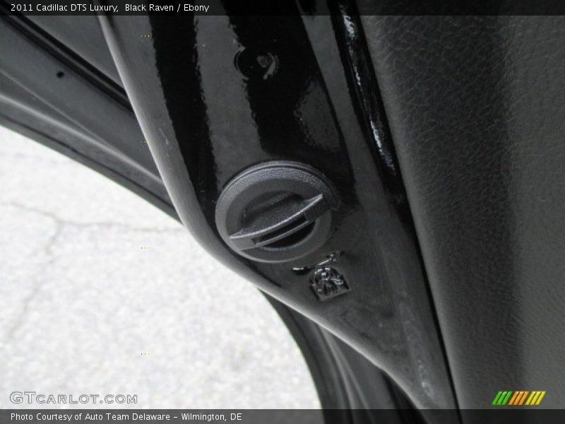 Black Raven / Ebony 2011 Cadillac DTS Luxury