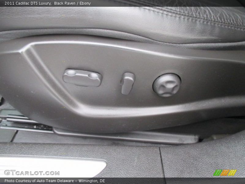 Black Raven / Ebony 2011 Cadillac DTS Luxury