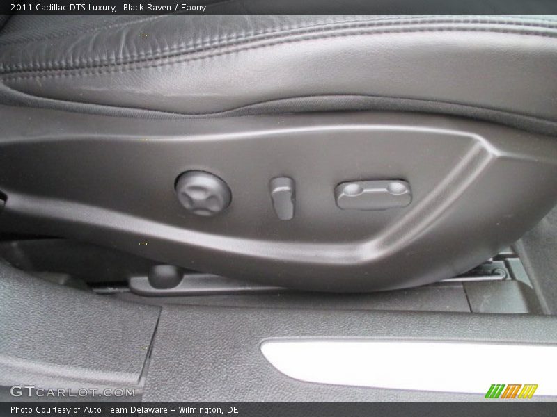 Black Raven / Ebony 2011 Cadillac DTS Luxury