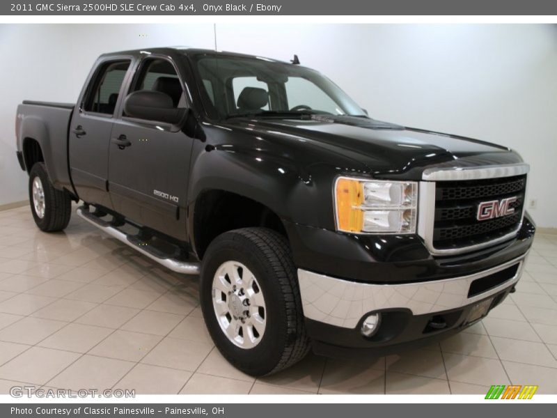 Front 3/4 View of 2011 Sierra 2500HD SLE Crew Cab 4x4