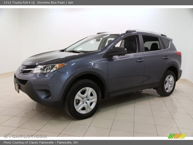 Front 3/4 View of 2013 RAV4 LE