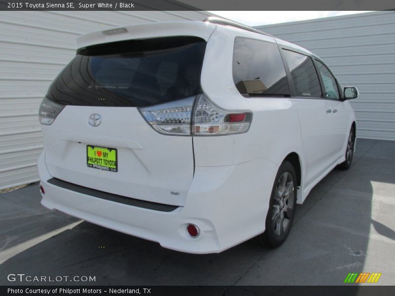 Super White / Black 2015 Toyota Sienna SE