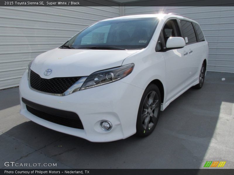 Super White / Black 2015 Toyota Sienna SE