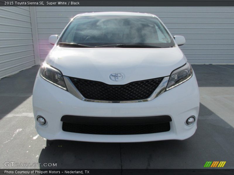 Super White / Black 2015 Toyota Sienna SE