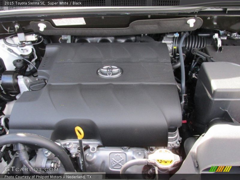 Super White / Black 2015 Toyota Sienna SE