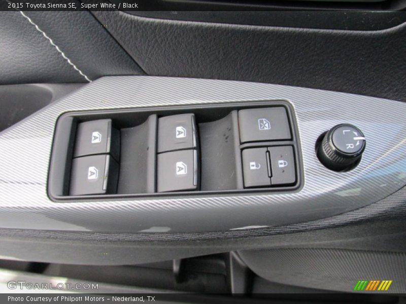 Super White / Black 2015 Toyota Sienna SE