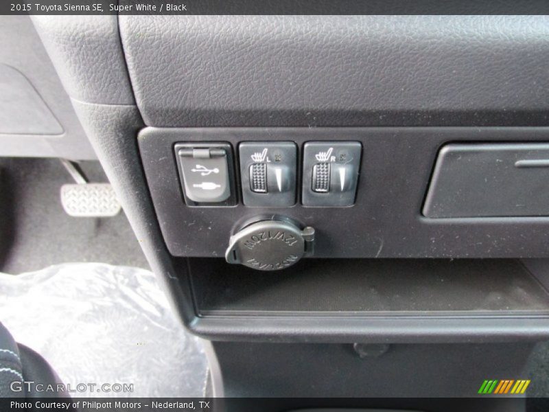 Super White / Black 2015 Toyota Sienna SE