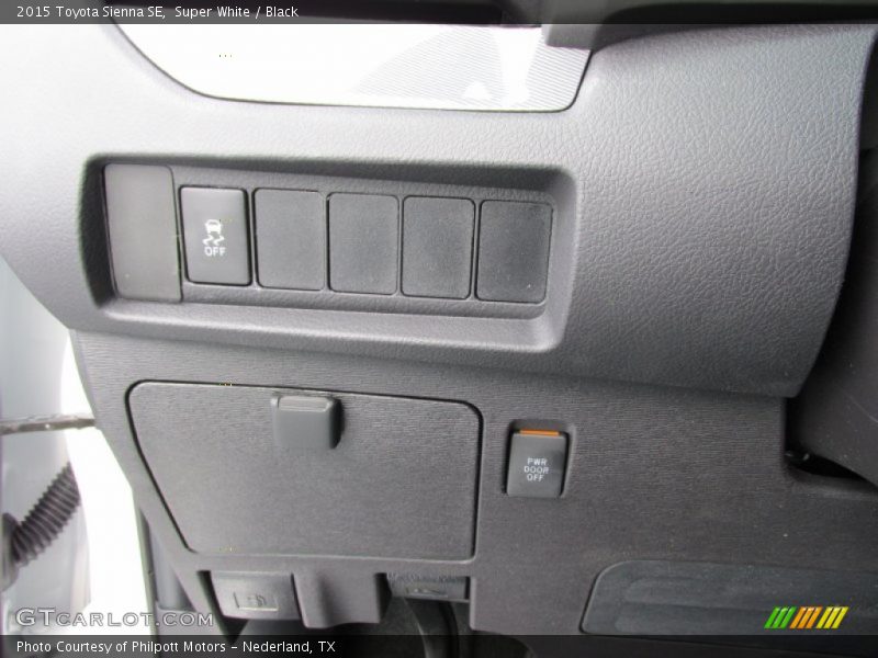 Super White / Black 2015 Toyota Sienna SE