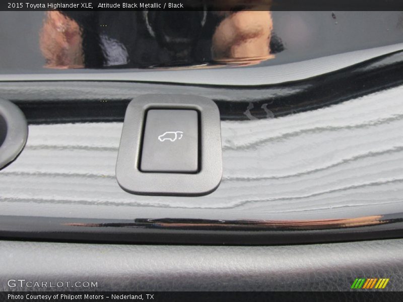 Attitude Black Metallic / Black 2015 Toyota Highlander XLE