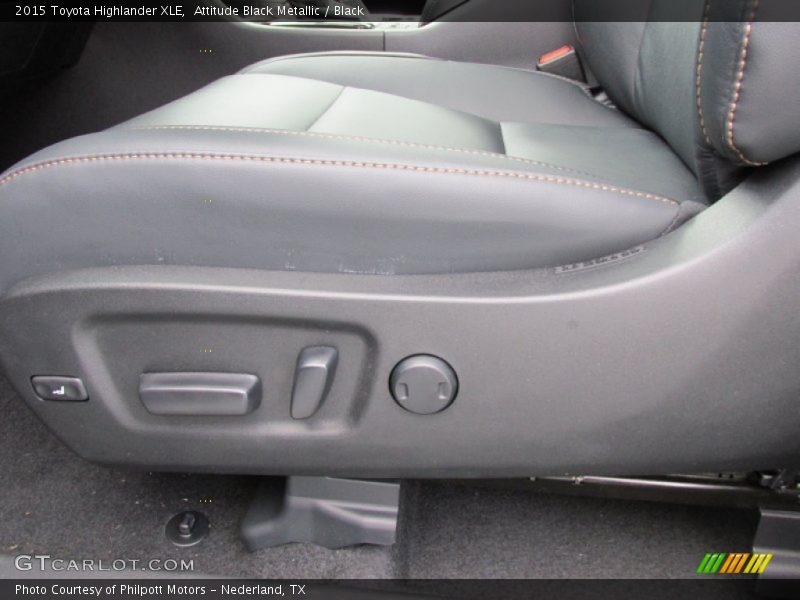 Attitude Black Metallic / Black 2015 Toyota Highlander XLE
