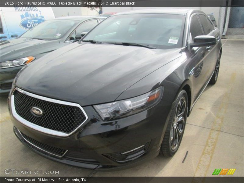 Front 3/4 View of 2015 Taurus SHO AWD