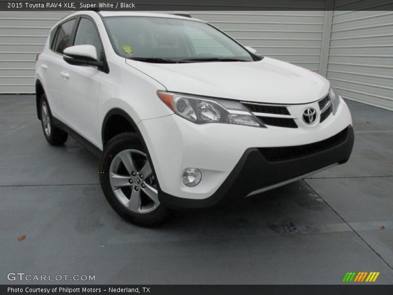 Super White / Black 2015 Toyota RAV4 XLE