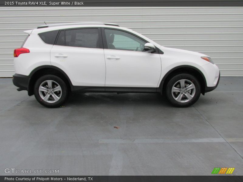 Super White / Black 2015 Toyota RAV4 XLE
