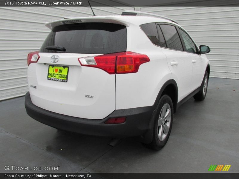 Super White / Black 2015 Toyota RAV4 XLE