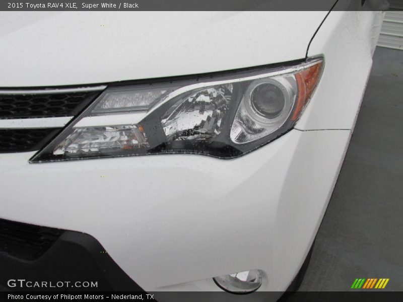 Super White / Black 2015 Toyota RAV4 XLE