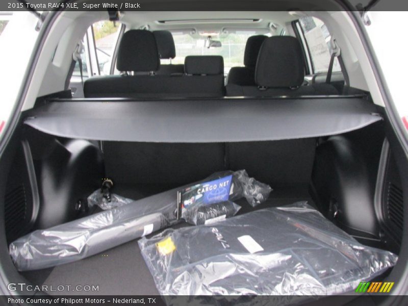 Super White / Black 2015 Toyota RAV4 XLE