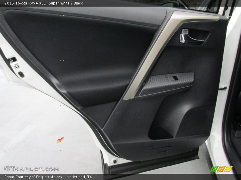 Super White / Black 2015 Toyota RAV4 XLE