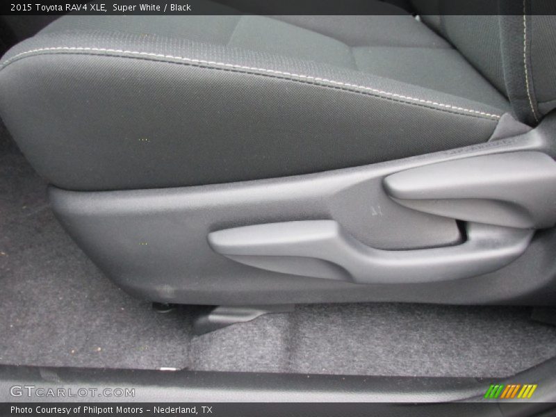Super White / Black 2015 Toyota RAV4 XLE
