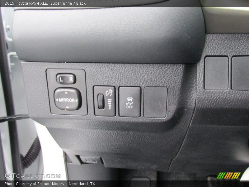 Super White / Black 2015 Toyota RAV4 XLE