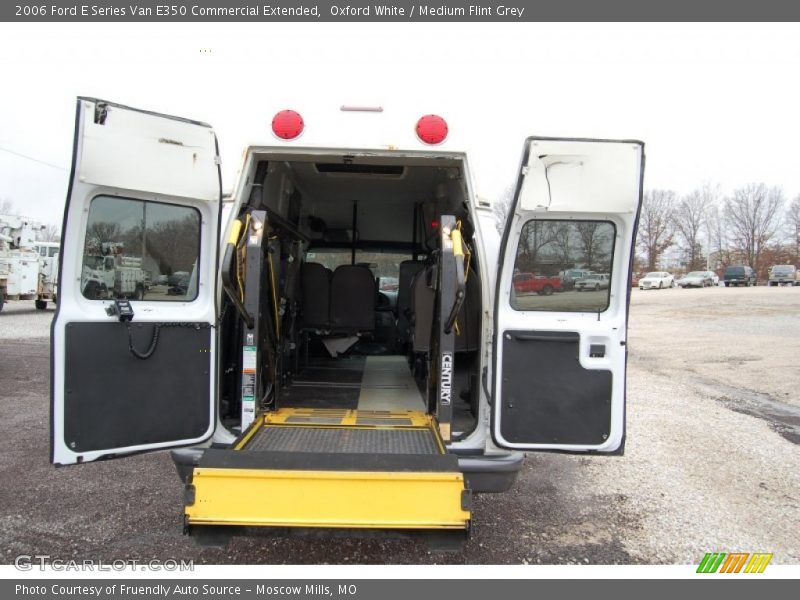 Oxford White / Medium Flint Grey 2006 Ford E Series Van E350 Commercial Extended
