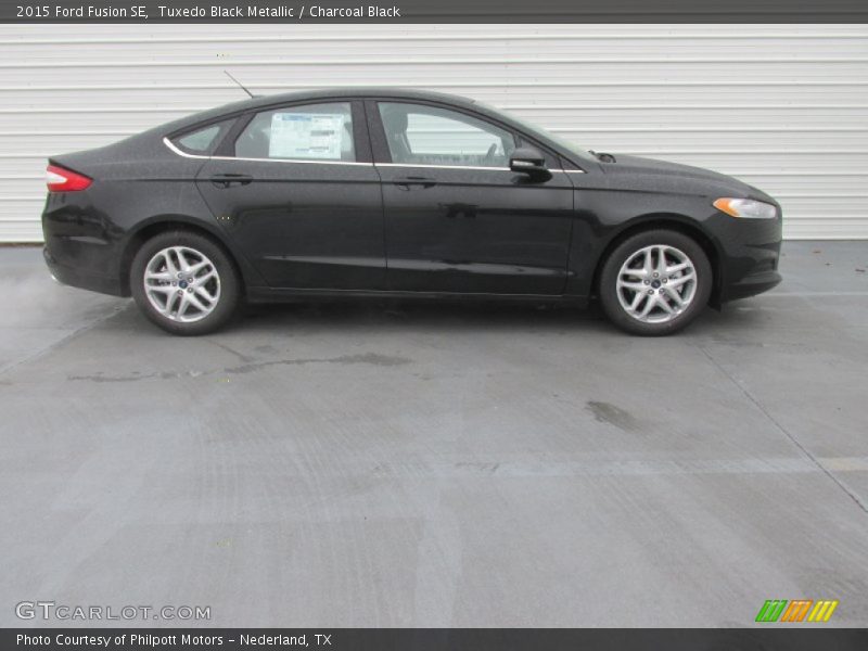 Tuxedo Black Metallic / Charcoal Black 2015 Ford Fusion SE