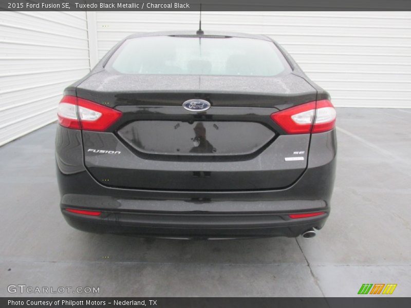 Tuxedo Black Metallic / Charcoal Black 2015 Ford Fusion SE