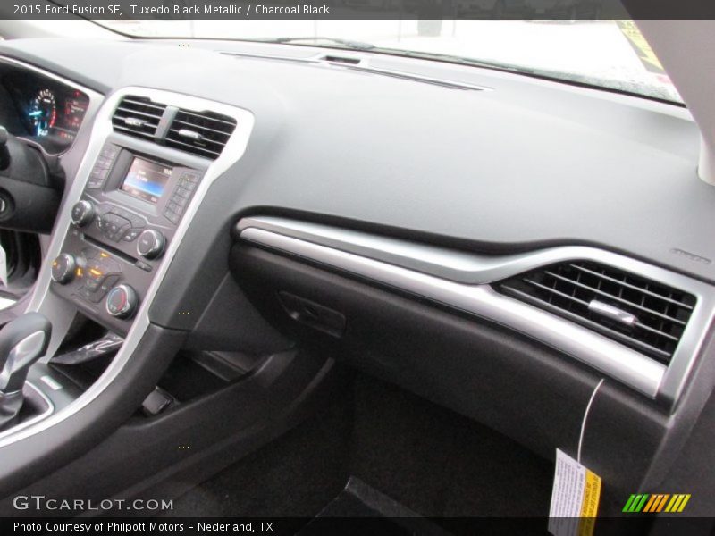 Tuxedo Black Metallic / Charcoal Black 2015 Ford Fusion SE