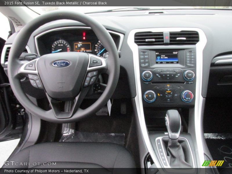 Tuxedo Black Metallic / Charcoal Black 2015 Ford Fusion SE
