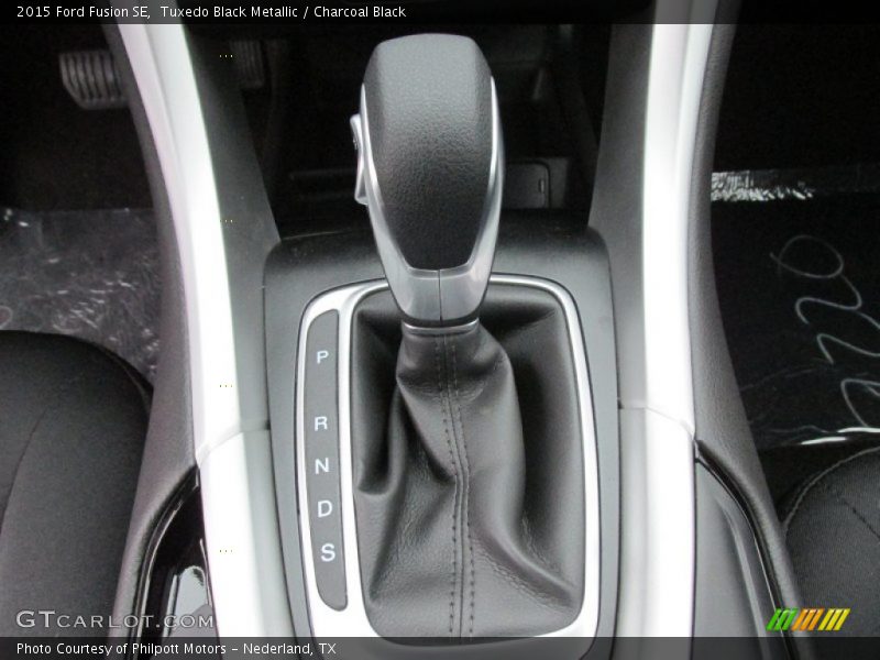 Tuxedo Black Metallic / Charcoal Black 2015 Ford Fusion SE