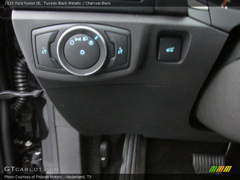 Tuxedo Black Metallic / Charcoal Black 2015 Ford Fusion SE