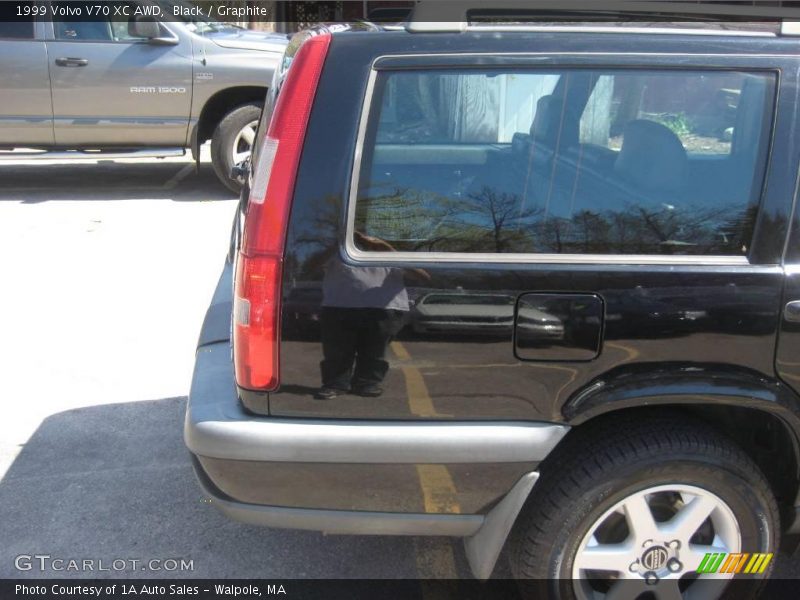 Black / Graphite 1999 Volvo V70 XC AWD