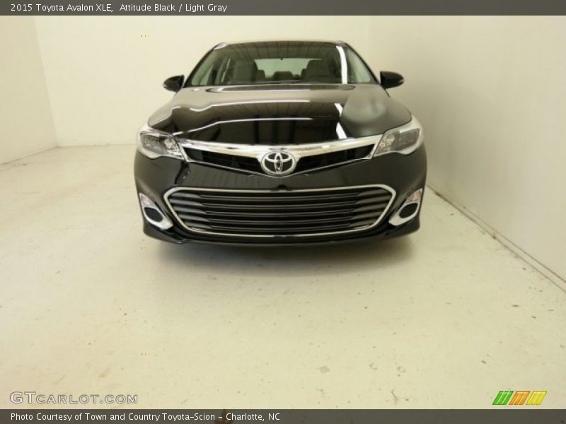 Attitude Black / Light Gray 2015 Toyota Avalon XLE