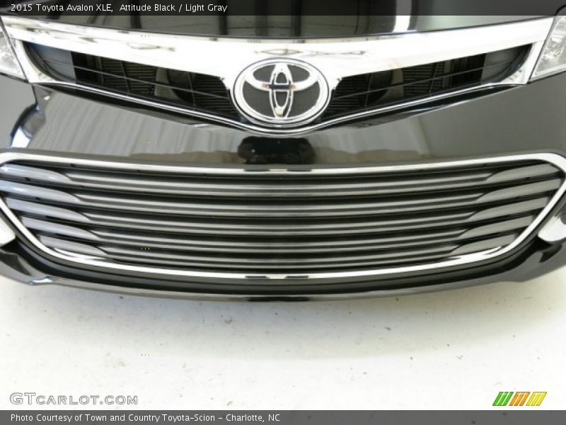 Attitude Black / Light Gray 2015 Toyota Avalon XLE