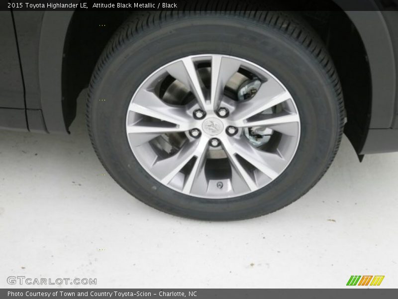 Attitude Black Metallic / Black 2015 Toyota Highlander LE