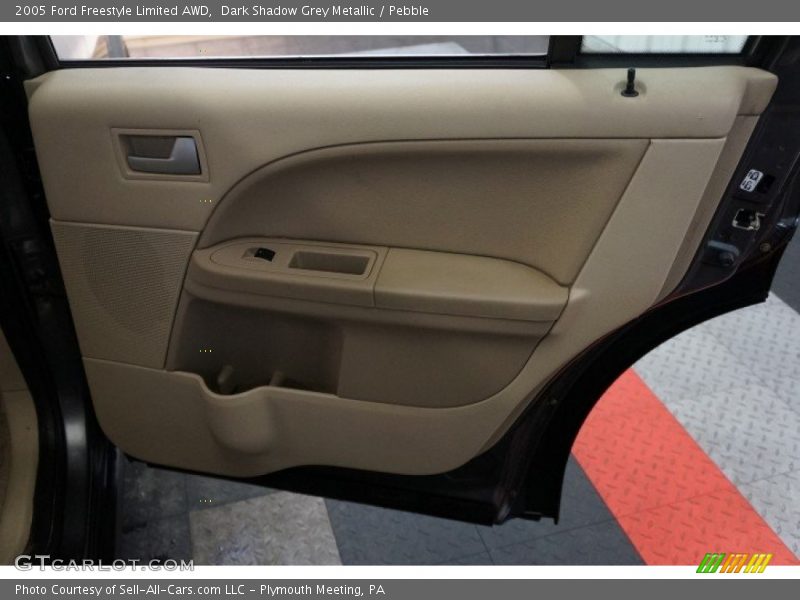 Dark Shadow Grey Metallic / Pebble 2005 Ford Freestyle Limited AWD