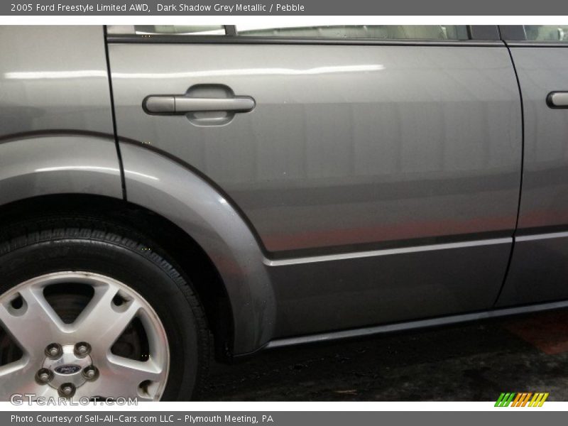Dark Shadow Grey Metallic / Pebble 2005 Ford Freestyle Limited AWD