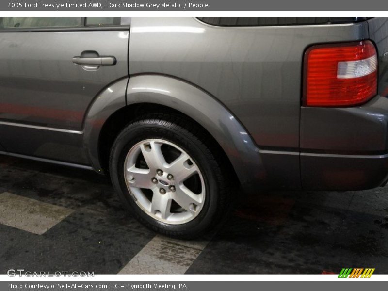 Dark Shadow Grey Metallic / Pebble 2005 Ford Freestyle Limited AWD