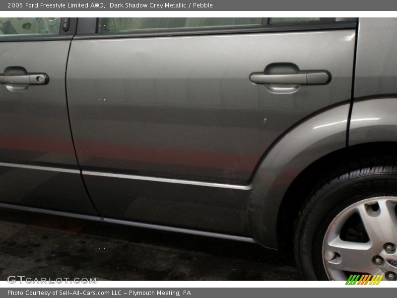 Dark Shadow Grey Metallic / Pebble 2005 Ford Freestyle Limited AWD