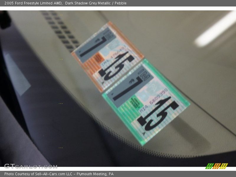 Dark Shadow Grey Metallic / Pebble 2005 Ford Freestyle Limited AWD