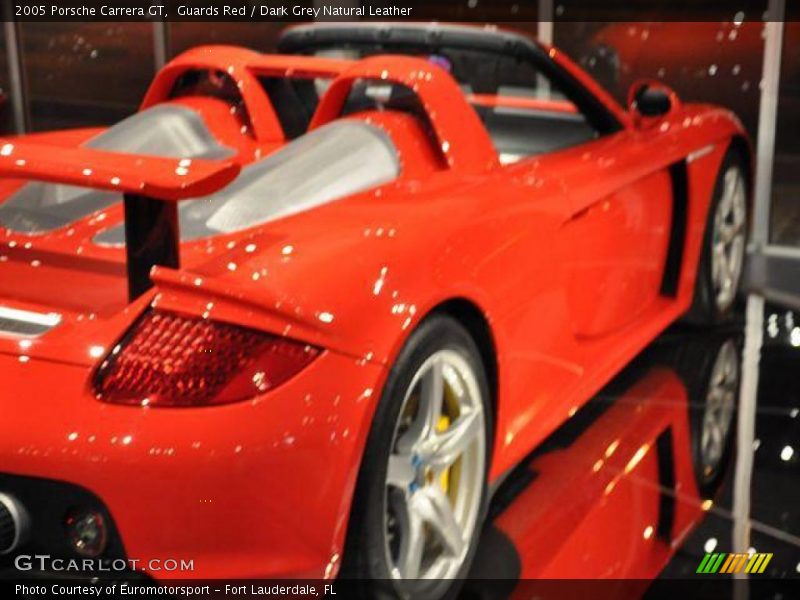 Guards Red / Dark Grey Natural Leather 2005 Porsche Carrera GT