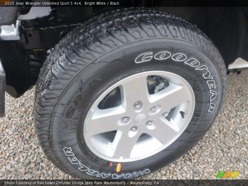 Bright White / Black 2015 Jeep Wrangler Unlimited Sport S 4x4